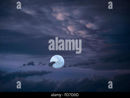 Full moon in the night sky before an eclipse Stock Photo - Alamy