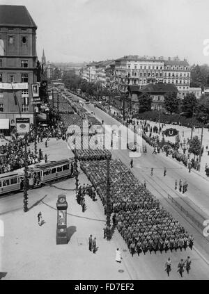 View of a parade for Adolf Hitler (m) on the occasion of the handover ...