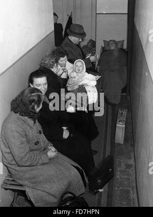 Citizens of Berlin in a bomb shelter, 1940 Stock Photo - Alamy