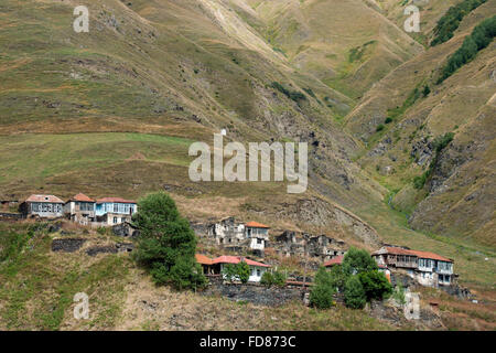Georgien, Mtskheta-Mtianeti, Häuser der Ortschaft Akhaltsikhe im Sno-Tal südlich von Stepansminda, Stock Photo