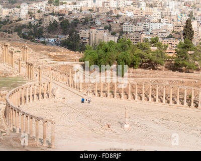 Oval Forum of Jerash Roman city with the new city in background Stock Photo