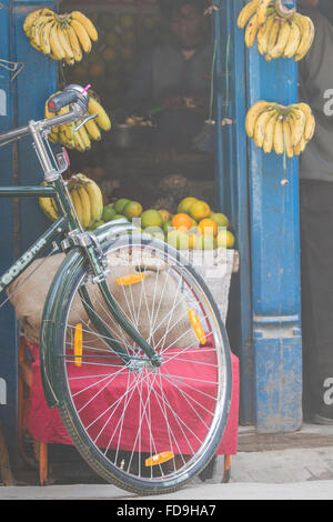 Fresh juice and fruit shop in Kathmandu, Nepal Stock Photo