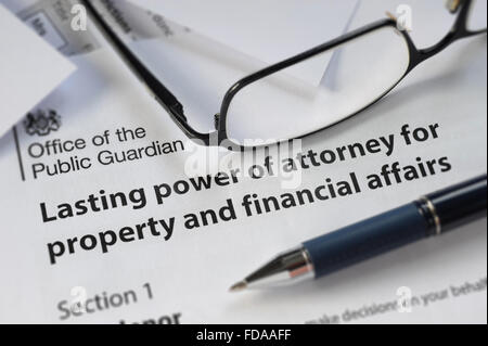 LASTING POWER OF ATTORNEY FORM WITH SPECTACLES PEN RE PROPERTY FINANCIAL AFFAIRS LEAVING A  WILL WILLS LEGACY TESTAMENT DEATH UK Stock Photo