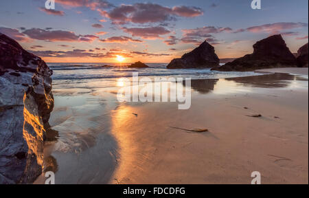 Sunset over beach, Bedruthan Steps, Cornwall Stock Photo