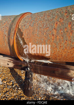 Leaking Pipe. Broken/Leaking Water Pipe Stock Photo - Alamy