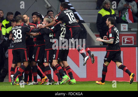 Leverkusen, Germany. 30th Jan, 2016. The Leverkusen team celebrates at 1:0 during the German Bundesliga football match between Bayer Leverkusen and Hannover 96, at the BayArena in Leverkusen, Germany, 30 January 2016. PHOTO: FEDERICO GAMBARINI/DPA (EMBARGO CONDITIONS - ATTENTION: Due to the accreditation guidelines, the DFL only permits the publication and utilisation of up to 15 pictures per match on the internet and in online media during the match.) Credit:  dpa/Alamy Live News Stock Photo