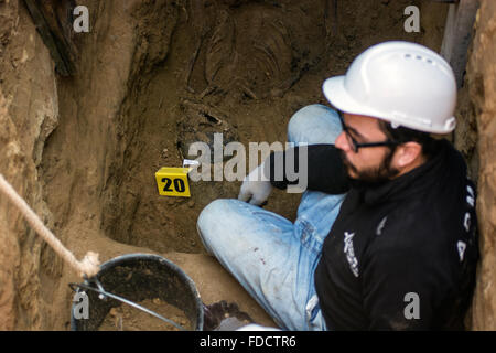 Guadalajara, Spain. 30th Jan, 2016. Exhumation of Timoteo Mendietas' rests, which were buried in a common grave after being murder by Francos' forces in 1939. The grave, more than 3 meters deep gathers the rest of 22 bodies. Credit:  Marcos del Mazo/Pacific Press/Alamy Live News Stock Photo