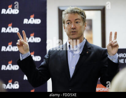 Sioux City, Iowa, USA. 30th Jan, 2016. Republican presidential candidate U.S. Sen. RAND PAUL (R-KY) speaks to a group at the Holiday Inn. Credit:  Jerry Mennenga/ZUMA Wire/Alamy Live News Stock Photo