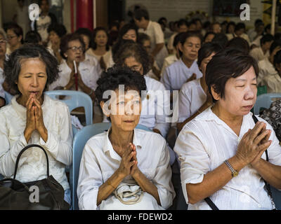 Bangkok, Bangkok, Thailand. 31st Jan, 2016. People participate in a prayer service before Chinese New Year at Wat Mangon Kamlawat, the largest Mahayana (Chinese) Buddhist temple in Bangkok. Thailand has the largest overseas Chinese population in the world; about 14 percent of Thais are of Chinese ancestry and some Chinese holidays, especially Chinese New Year, are widely celebrated in Thailand. Chinese New Year, also called Lunar New Year or Tet (in Vietnamese communities) starts Monday February 8. The coming year will be the ''Year of the Monkey. © Jack Kurtz/ZUMA Wire/Alamy Live News Stock Photo