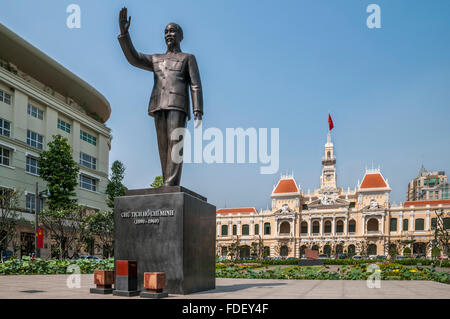 Viet Nam. Vietnam. East Asia. Ho Chi Minh city. Saigon Ho Chi Minh City Hall or Hotel de Ville de Saigon. Statue of Ho Chi Minh Stock Photo