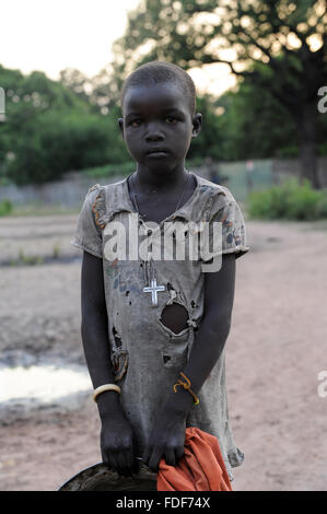 SOUTH-SUDAN Lakes state, Rumbek, Dinka child with cross / SUED-SUDAN Rumbek, Dinka Maedchen mit Kreuz Stock Photo
