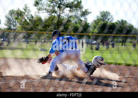 https://l450v.alamy.com/450v/fdftj3/young-baseball-player-age-boy-12-slides-head-first-into-base-blaine-fdftj3.jpg