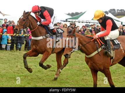 Victoria Pendleton, jockey, left, riding horse Pacha Du Polder Stock Photo