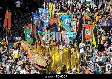Rio, Brazil. 31st Jan, 2016. Revelers crowd the streets during a block party on Boitata Cord street one of the first events before Carnival begins January 31, 2016 in Rio de Janeiro, Brazil. Stock Photo