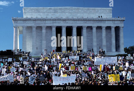 Washington, DC., USA, 12th November, 1989 A pro-choice rally in Washington D.C. gathers 150,000 protesters in front of the Lincoln Memorial, part of a nationwide mobilization.  Credit: Mark Reinstein Stock Photo