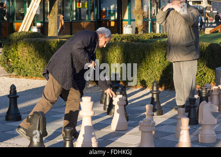 Two men playing chess in Gmunden, Upper Austria Stock Photo