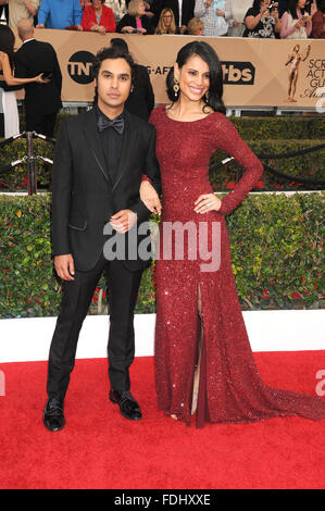 Los Angeles, California, USA. 30th Jan, 2016. Jan 30th 2016 - Los Angeles California USA - Actor KUNAL NAYYAR, Actress NEHA KAPUR at the SAG Awards- Arrivals held at the Shrine Auditorium Los Angeles CA. © Paul Fenton/ZUMA Wire/Alamy Live News Stock Photo