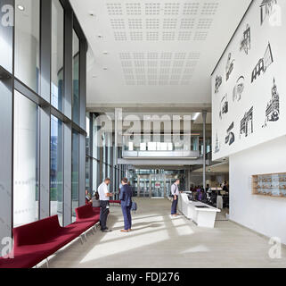 Double-height entrance foyer with reception and information desk. 5 Pancras Square, London, United Kingdom. Architect: Bennetts Stock Photo