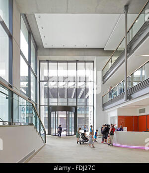 Double-height entrance foyer with information desk and gallery. 5 Pancras Square, London, United Kingdom. Architect: Bennetts As Stock Photo