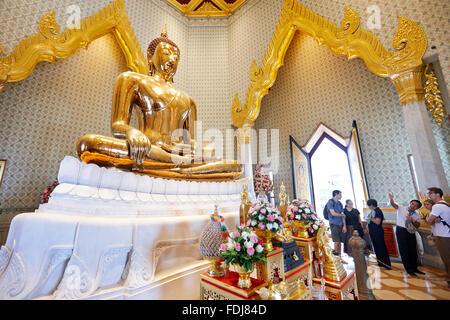 Solid gold Buddha image in Wat Traimit Temple. Bangkok, Thailand. Stock Photo