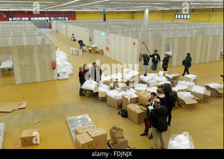 Bremen, Germany. 01st Feb, 2016. Bremen's Anja Social Senator Stahmann (Alliance 90/The Greens) visits a hardware store which has been turned into a refugee shelter in Bremen, Germany, 01 February 2016. A group of 350 refugee is expected to move into the hall which has been split up into rooms in the coming days. Photo: Ingo Wagner/dpa/Alamy Live News Stock Photo