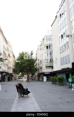 Empty Paris -  15/08/2013  -  France / Ile-de-France (region) / Paris  -  Homeless in downtown Paris. Deserted streets of Paris Stock Photo