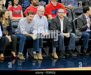 New Orleans, LA, USA. 01st Feb, 2016. Former New Orleans Saints quarterback Archie Manning and his son Cooper Manning reacts to a play during an NBA basketball game between the Memphis Grizzlies and the New Orleans Pelicans at the Smoothie King Center in New Orleans, LA. Memphis Grizzlies defeat New Orleans Pelicans 110-95. Stephen Lew/CSM/Alamy Live News Stock Photo