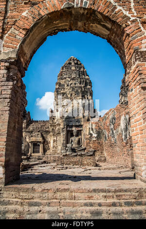 Lop Buri, Phra Prang Sam Yot monkey temple Stock Photo