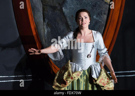 Leeds, UK. 1st February 2016. Opera North performing ‘Cosi Fan Tutte  by Mozart, directed by Tim Alberry. Maire Flavin as Fiordiligi, Credit:  Jeremy Abrahams / Alamy Live News Stock Photo