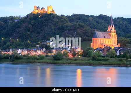 Deutschland, Rheinland-Pfalz, Oberes Mittelrheintal, Oberwesel, Schoenburg und Liebfrauenkirche, Rhineland Palatinate Stock Photo