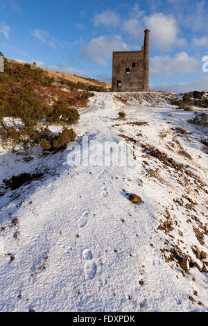 Wheal Betsy, the old mining engine house remains on Dartmoor National Park, Devon in the snow Stock Photo