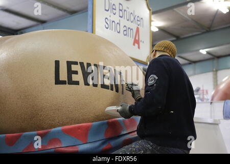 Mainz, Germany. 02nd Feb, 2016. An artist applies the finishing touches to one of the floats. Credit:  Michael Debets/Pacific Press/Alamy Live News Stock Photo