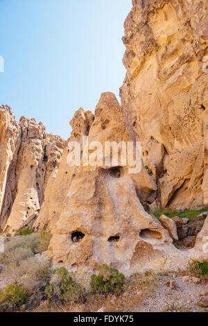 Hole-in-the-Wall Rocks At Mojave National Preserve, California, USA ...