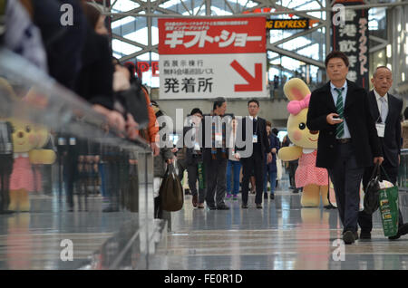 Tokyo, Japan. 3rd Feb, 2016. Attendees walk on the hallways of the Tokyo Big Site East building during the 81st Tokyo International Gift Show Spring 2016. The show offers a collection of the latest smart phone goods, stationary, hobby material goods, exhibits of personal gifts, consumer goods and decorative accessories. The show also includes a new product contest in which more than 400 new products enter to compite. Also a collection of unique products from all over the world to compete in the most popular imported product contest. Kitchen and dining room goods contest. Established in 1976, Stock Photo