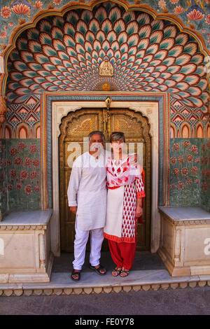 Couple standing at Lotus Gate in Pitam Niwas Chowk, Jaipur City Palace, Rajasthan, India. Palace was the seat of the Maharaja of Stock Photo
