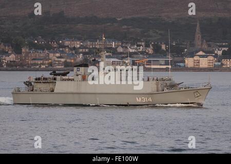 EML Sakala (M314), a Sandown-class minehunter of the Estonian Navy, arrives in the Clyde for Exercise Joint Warrior 14-2. Stock Photo