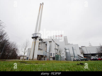 Hanover, Germany. 04th Feb, 2016. Exterior view of an 'EEW Energy from Waste' waste burning facility in Hanover, Germany, 04 February 2016. Each year the 18 facilities from the EEW group can turn around 4.7 tons of waste into energy and dispose of it in an environmentally friendly way. Beijing Enterprises from China is acquiring the Helmstedt-based waste burning specialists EEW Energy from Waste for 1.438 billion euros. Photo: JULIAN STRATENSCHULTE/dpa/Alamy Live News Stock Photo