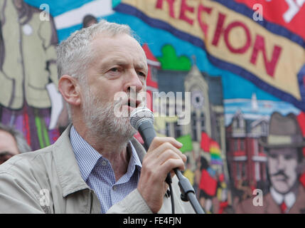 Jeremy Corbyn speaks at the anti austerity rally in trafalgar square, London, UK, 10/7/2014. Stock Photo