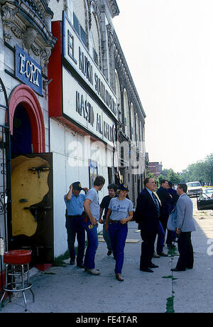 Chicago, Illinois, USA, 5th August, 1986 Federal agents along with Chicago Police raid the headquarters Temple building of the El Rukn gang. The raid resulted in confiscation of an armory, including the rocket launcher, hand grenades and automatic rifles and pistols, money, and drugs. The investigation also led to the indictment of Jeff Fort and three other gang members in October on charges of conspiring to obtain money from the Libyan government in return for promising to commit terrorism  Credit: Mark Reinstein Stock Photo