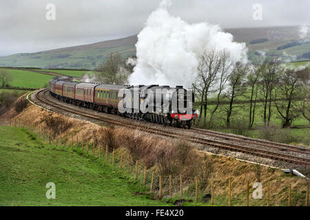 Clapham, North Yorkshire, UK, 4th February 2016. The Flying Scotsman steam locomotive on a test run, with a full load of coaches, in preparation for taking a train of passengers over the Settle-Carlisle railway line this coming Saturday. The train is seen near Clapham in North Yorkshire. Credit:  John Bentley/Alamy Live News Stock Photo