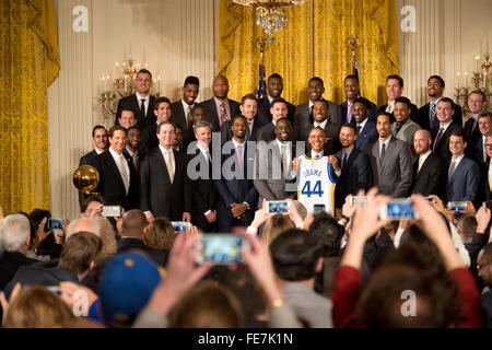 Washington DC, USA. 4th February, 2016. President Barack Obama welcomes the 2015 NBA Champions, Golden State Warriors to the White House. Credit:  Patsy Lynch/Alamy Live News Stock Photo