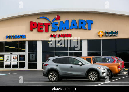 PetSmart Store sign Stock Photo - Alamy