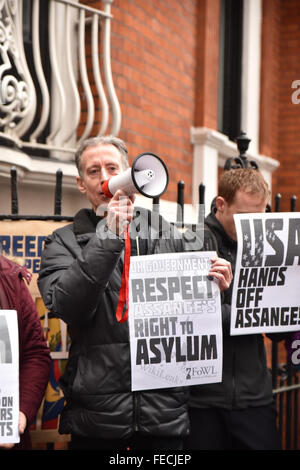 Knightsbridge, London, UK. 5th February 2016. Julian Assange UN decision: press and supporters gather outside the Ecuadorian Embassy Credit:  Matthew Chattle/Alamy Live News Stock Photo