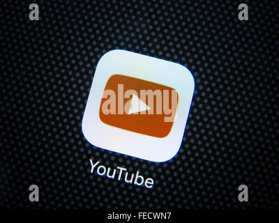 Youtube video streaming website app logo on screen of  smart phone Stock Photo