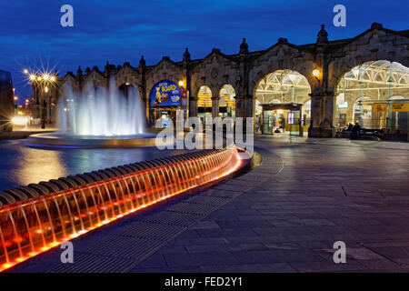 UK,South Yorkshire, Sheaf Square Water Feature & Railway Station Stock Photo