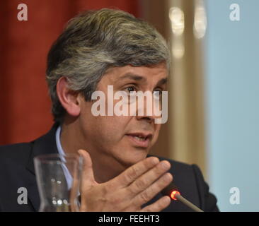 Lisbon. 5th Feb, 2016. Portuguese Finance Minister Mario Centeno speaks during a press conference to unveil the draft state budget in Lisbon on Feb. 5, 2016. Portugual's budget deficit target for 2016 is 2.2 percent of GDP. © Zhang Liyun/Xinhua/Alamy Live News Stock Photo