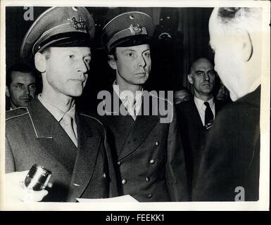 1947 - Commissioning Of The German Army In Bonn. Newly Appointed Majors: Herr Blank the West German Minister of Defence handed over commissions to Herr Heusinger formed German Army - during a ceremony in Bonn today, in which the first 100 soldiers of the Federal Republic's army appeared. Photo Shows: Minister Theodor Blank with a major of the new German Army (right) and a Major of the new German Air Force on left - during the ceremony in Bonn today. © Keystone Pictures USA/ZUMAPRESS.com/Alamy Live News Stock Photo