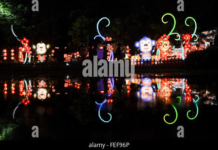 Banting, Selangor, Malaysia. 6th Feb, 2016. February 6 2016, Banting, Selangor, Malaysia - Visitors walk a past the Monkey decoration ahead Chinese New Year celebration at temple outside Kuala Lumpur. The Lunar New Year, or spring Festival, begin on February 8 and marks the start of the Year of the Monkey, according to the Chinese Zodiac. Asyraf Rasid/Zumapress Credit:  Asyrafrasid/ZUMA Wire/Alamy Live News Stock Photo