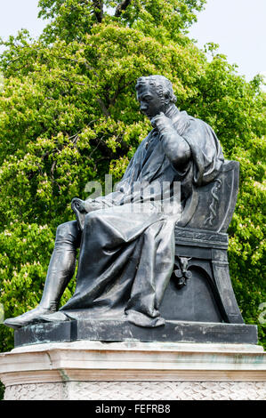 Statue of Edward Jenner, Kensington Gardens, London Stock Photo - Alamy