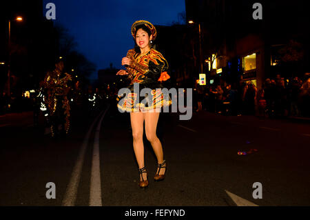 Madrid, Spain 6th February 2016. The lead female dancer from the Mosenada Elegantes group from Bolivia. The carnival parade in Madrid, Gran Pasacalles del Carnaval (The Grand Carnival Parade), was held in the district of Tetuán Madrid, Spain.  Credit:  Lawrence JC Baron/Alamy Live News. Stock Photo